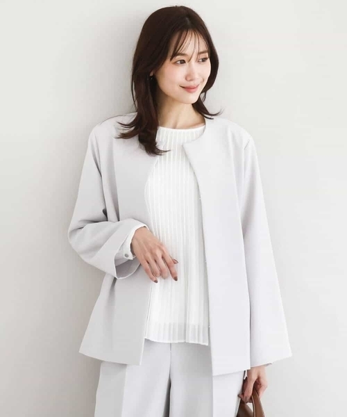 MK MICHEL KLEIN（エムケーミッシェルクラン）の「ダブルクロス テントラインノーカラージャケット/セットアップ対応/防シワ/ストレッチ/洗える（ノーカラージャケット・レディース・グレイッシュベージュ/ネイビー・38）」の14枚目の写真