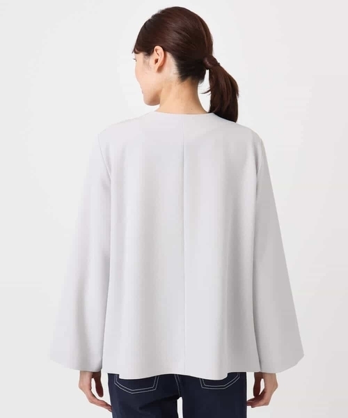 MK MICHEL KLEIN（エムケーミッシェルクラン）の「ダブルクロス テントラインノーカラージャケット/セットアップ対応/防シワ/ストレッチ/洗える（ノーカラージャケット・レディース・グレイッシュベージュ/ネイビー・38）」の20枚目の写真