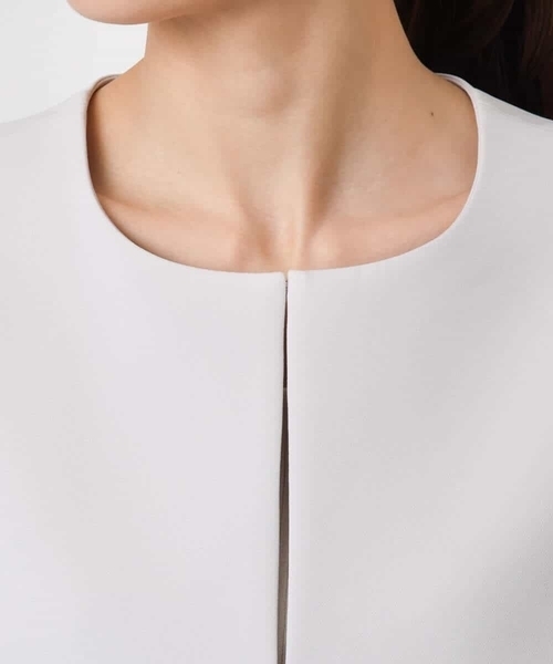 MK MICHEL KLEIN（エムケーミッシェルクラン）の「ダブルクロス テントラインノーカラージャケット/セットアップ対応/防シワ/ストレッチ/洗える（ノーカラージャケット・レディース・グレイッシュベージュ/ネイビー・38）」の21枚目の写真