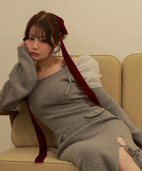 M DOLLY(エムドリー)の「*M DOLLY original* Slit ribbon silky knit dress/スリットリボンシルキーニットドレス(ワンピース・レディース・ベージュ/グレー・FREE)」の4枚目の写真