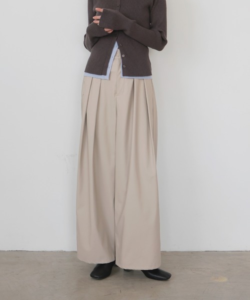 LIAN(リアン)の「ウォッシャブルフェイクレザー2タックパンツ(スラックス・レディース・ブルー/ブラック/ホワイト系その他/イエロー・FREE)」の5枚目の写真