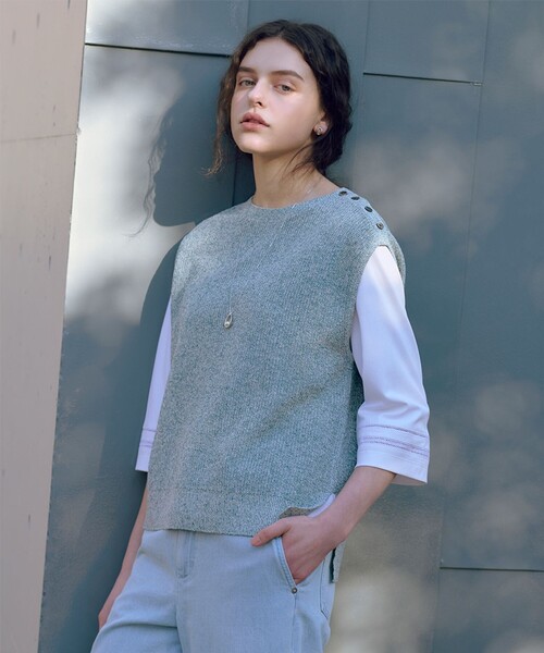 J.PRESS Ladies(J.プレス レディス)の「【WEB限定カラーあり・プラスワンアイテムに】LINEN COTTON ニット ベスト(ベスト・レディース・ネイビー系/スカイブルー系/ベージュ系/ライトグレー系/ブラウン系・SMALL)」の4枚目の写真