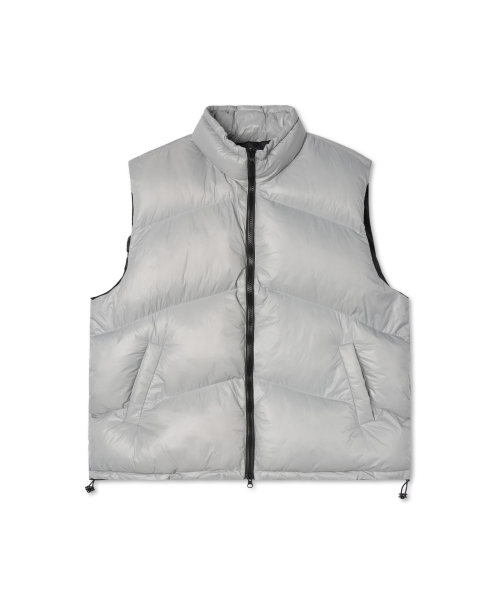 APOSTROPHE COMMA(アポストロフィコンマ)の「ハイグロシーアングルダウンベスト(グレー)(ダウンベスト・メンズ・その他・SMALL/MEDIUM/LARGE)」の1枚目の写真