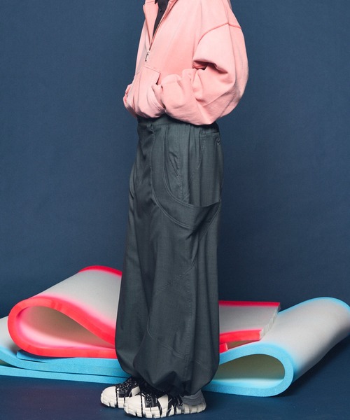 MAISON SPECIAL（メゾンスペシャル）の「《UNISEX》NISHIKAWA KEORI Prime-Wide Wool Curve Pants/NISHIKAWA KEORI プライムワイドウールカーブパンツ【MAISON SPECIAL/メゾンスペシャル】■セットアップ対応■（カーゴパンツ・メンズ・ブラック/グレイッシュベージュ/カーキ・0/1/2）」の12枚目の写真