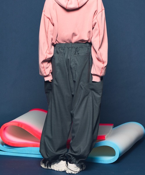 MAISON SPECIAL（メゾンスペシャル）の「《UNISEX》NISHIKAWA KEORI Prime-Wide Wool Curve Pants/NISHIKAWA KEORI プライムワイドウールカーブパンツ【MAISON SPECIAL/メゾンスペシャル】■セットアップ対応■（カーゴパンツ・メンズ・ブラック/グレイッシュベージュ/カーキ・0/1/2）」の13枚目の写真