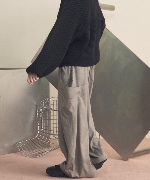 MAISON SPECIAL（メゾンスペシャル）の「《UNISEX》NISHIKAWA KEORI Prime-Wide Wool Curve Pants/NISHIKAWA KEORI プライムワイドウールカーブパンツ【MAISON SPECIAL/メゾンスペシャル】■セットアップ対応■（カーゴパンツ・メンズ・ブラック/グレイッシュベージュ/カーキ・0/1/2）」の9枚目の写真