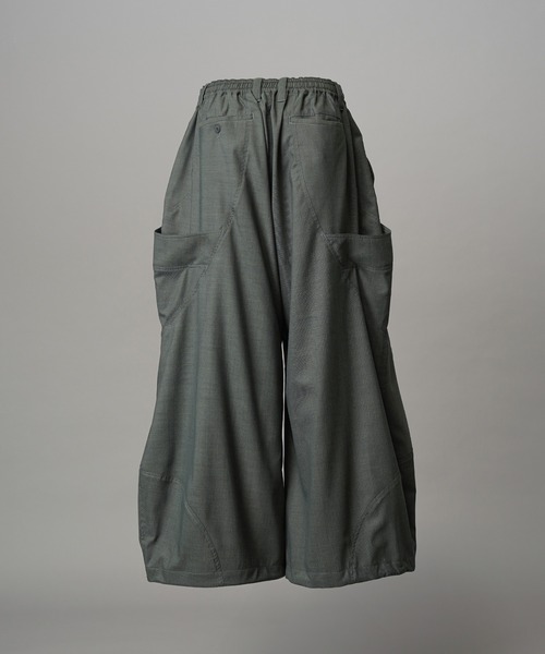 MAISON SPECIAL（メゾンスペシャル）の「《UNISEX》NISHIKAWA KEORI Prime-Wide Wool Curve Pants/NISHIKAWA KEORI プライムワイドウールカーブパンツ【MAISON SPECIAL/メゾンスペシャル】■セットアップ対応■（カーゴパンツ・メンズ・ブラック/グレイッシュベージュ/カーキ・0/1/2）」の17枚目の写真