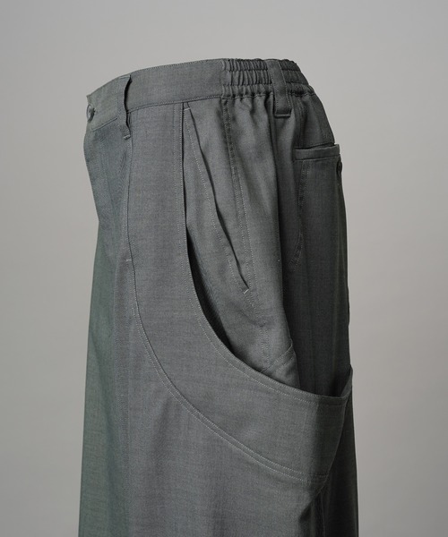 MAISON SPECIAL（メゾンスペシャル）の「《UNISEX》NISHIKAWA KEORI Prime-Wide Wool Curve Pants/NISHIKAWA KEORI プライムワイドウールカーブパンツ【MAISON SPECIAL/メゾンスペシャル】■セットアップ対応■（カーゴパンツ・メンズ・ブラック/グレイッシュベージュ/カーキ・0/1/2）」の20枚目の写真