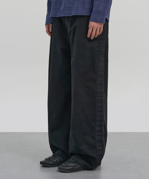 EXCONTAINER(エックスコンテナ)の「サイドラインワイドパンツ (スレートブラック)(その他パンツ・メンズ・その他・SMALL/MEDIUM/LARGE/X-LARGE)」の1枚目の写真