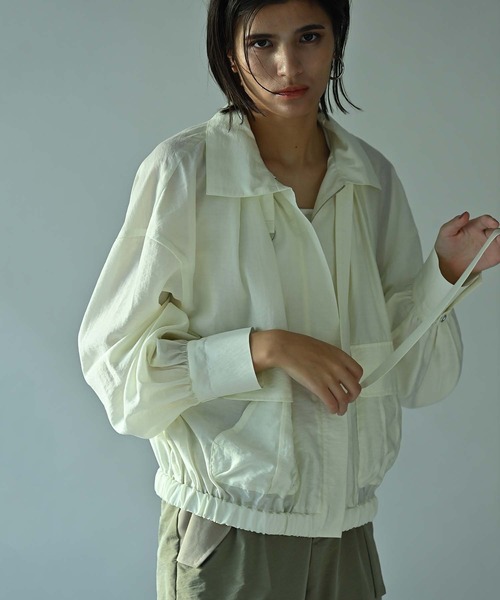 Anside(アンサイド)の「スタンドブラウスブルゾン(ブルゾン・レディース・アイボリー/ブラック/サックスブルー・M)」の14枚目の写真