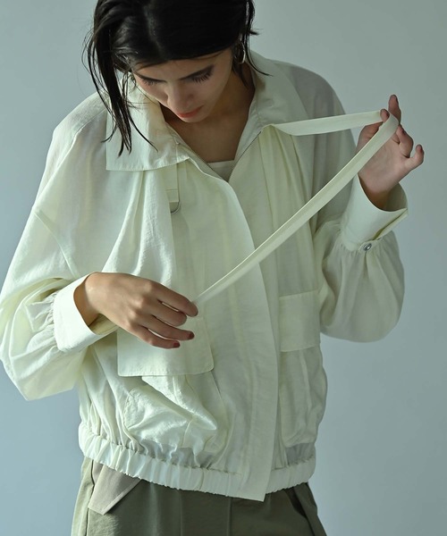Anside(アンサイド)の「スタンドブラウスブルゾン(ブルゾン・レディース・アイボリー/ブラック/サックスブルー・M)」の17枚目の写真