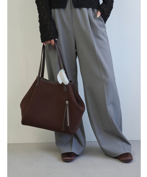 emmi（エミ）の「ネオプレーンビッグトートバッグ（トートバッグ・レディース・チャコールグレー/ブラック/ブラウン・F）」の16枚目の写真