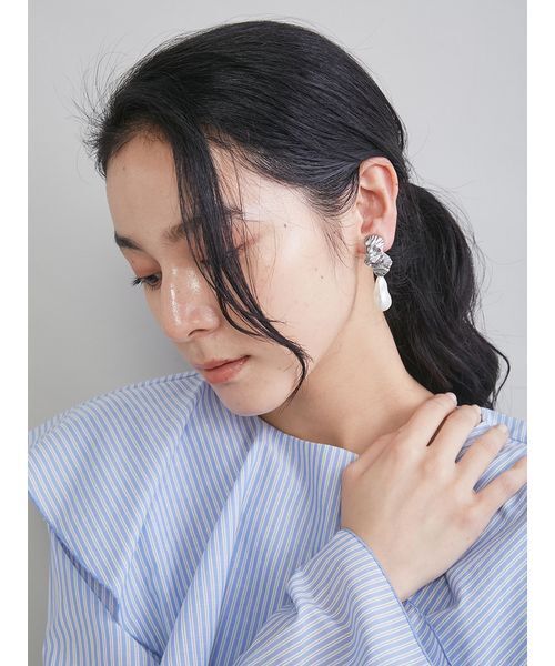 Mila Owen(ミラオーウェン)の「メタルモチーフパールイヤリング(イヤリング・レディース・B/C/D/A・F)」の18枚目の写真