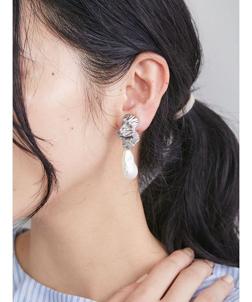 Mila Owen(ミラオーウェン)の「メタルモチーフパールイヤリング(イヤリング・レディース・B/C/D/A・F)」の17枚目の写真