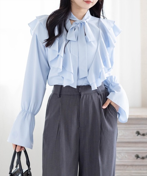CLEAR BASIC（クリアベーシック）の「ボウタイリボンフリルブラウス[オフィスカジュアル 着回し抜群 大人]≪新作≫（シャツ/ブラウス・レディース・サックスブルー/オフホワイト/ネイビー・F）」の6枚目の写真