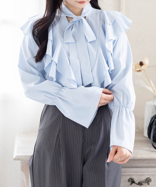 CLEAR BASIC（クリアベーシック）の「ボウタイリボンフリルブラウス[オフィスカジュアル 着回し抜群 大人]≪新作≫（シャツ/ブラウス・レディース・サックスブルー/オフホワイト/ネイビー・F）」の5枚目の写真