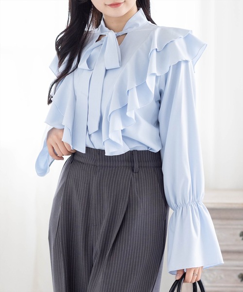 CLEAR BASIC（クリアベーシック）の「ボウタイリボンフリルブラウス[オフィスカジュアル 着回し抜群 大人]≪新作≫（シャツ/ブラウス・レディース・サックスブルー/オフホワイト/ネイビー・F）」の4枚目の写真