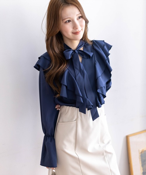 CLEAR BASIC（クリアベーシック）の「ボウタイリボンフリルブラウス[オフィスカジュアル 着回し抜群 大人]≪新作≫（シャツ/ブラウス・レディース・サックスブルー/オフホワイト/ネイビー・F）」の9枚目の写真