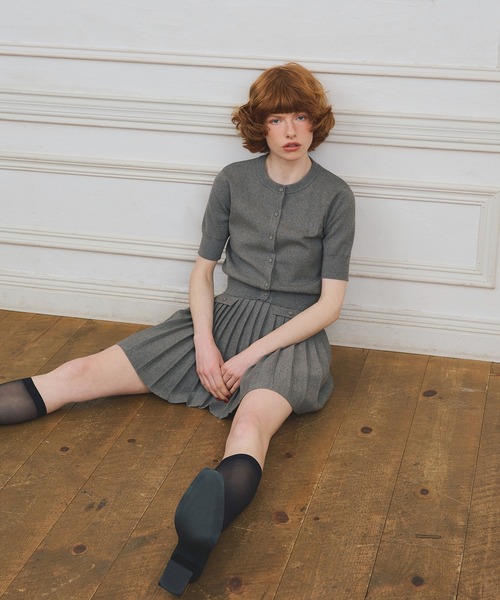 EIMY ISTOIRE（エイミーイストワール）の「【PRE ORDER】プリーツミニスカートカーデニットセットアップ（ワンピース・レディース・キャメル/グレー/ブラック・F）」の6枚目の写真