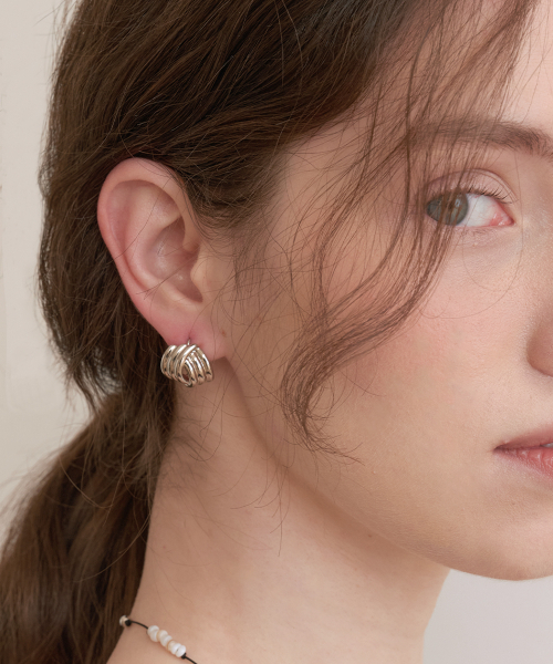 HALDEN（ハルデン）の「cross 3 ring one touch earrings (E045_silver)（ピアス（両耳用）・レディース・その他・FREE）」の2枚目の写真