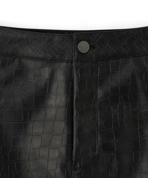 adidas Originals（アディダスオリジナルス）の「adidas W PLEATHER MINI SKIRT UU631（スカート・メンズ・ブラック/バーガンディー・S/M）」の4枚目の写真