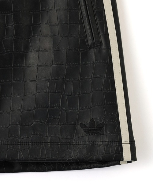 adidas Originals（アディダスオリジナルス）の「adidas W PLEATHER MINI SKIRT UU631（スカート・メンズ・ブラック/バーガンディー・S/M）」の6枚目の写真