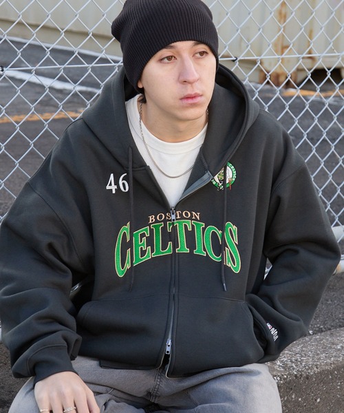 NBA(エヌビーエー)の「NBA/エヌビーエー別注 チームロゴ刺繍 オーバーサイズダブルジップパーカー(パーカー・メンズ・ブラック/アイボリー/アッシュグレー/ダークグレー/レッド/ダークブラウン/ダークネイビー・M/L)」の3枚目の写真