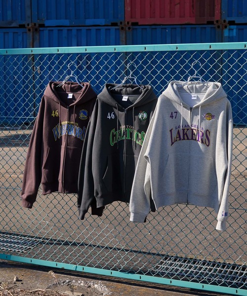 NBA(エヌビーエー)の「NBA/エヌビーエー別注 チームロゴ刺繍 オーバーサイズダブルジップパーカー(パーカー・メンズ・ブラック/アイボリー/アッシュグレー/ダークグレー/レッド/ダークブラウン/ダークネイビー・M/L)」の12枚目の写真