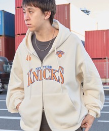 NBA（エヌビーエー）の「NBA/エヌビーエー別注 チームロゴ刺繍 オーバーサイズダブルジップパーカー（パーカー）」