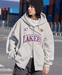 NBA（エヌビーエー）の「NBA/エヌビーエー別注 チームロゴ刺繍 オーバーサイズダブルジップパーカー（パーカー）」