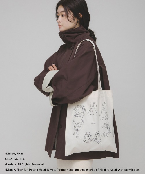 KBF(ケイビーエフ)の「TOYSTORY/トートバッグ(トートバッグ・レディース・チャコールグレー/アイボリー・ONE)」の4枚目の写真