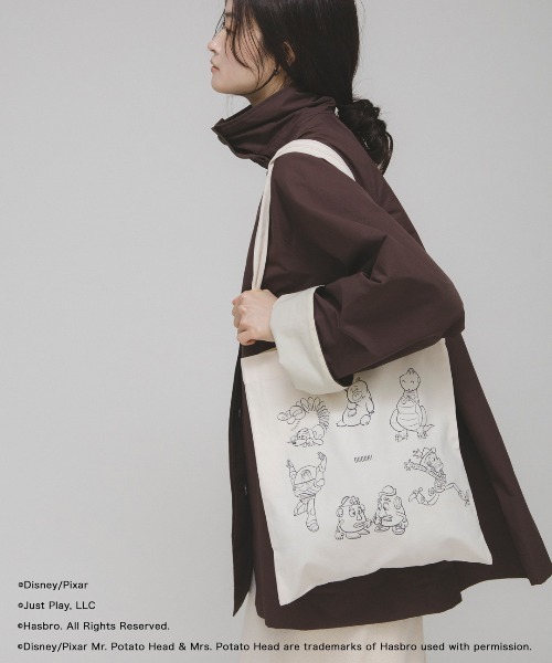 KBF(ケイビーエフ)の「TOYSTORY/トートバッグ(トートバッグ・レディース・チャコールグレー/アイボリー・ONE)」の5枚目の写真