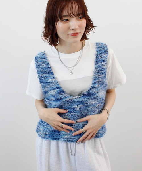 ABYS（アビス）の「重ねるだけで着映え。前後2WAYミックスシャギーニットベスト / レイヤードトップス（ニット/セーター・レディース・レッド/ブルー/オレンジ・FREE）」の2枚目の写真