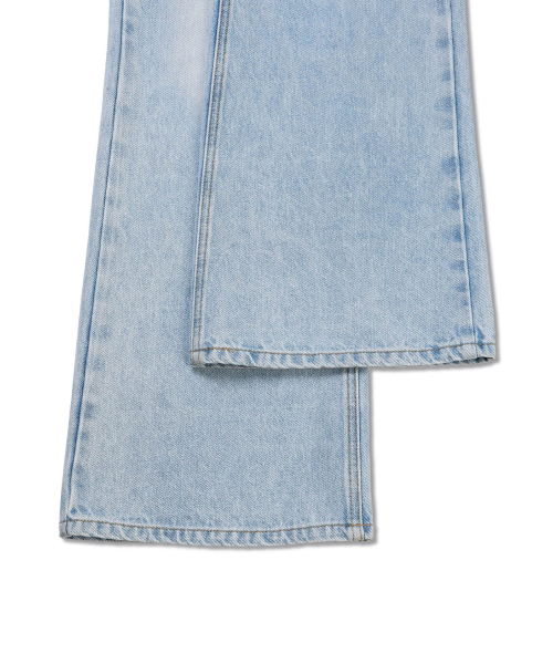 MICHIKO LONDON(ミチコ ロンドン)の「フレアブーツカットデニムライトブルー(デニムパンツ・レディース・その他・LARGE/MEDIUM/SMALL)」の4枚目の写真