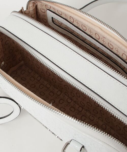 Guess（ゲス）の「CARLA Shoulder Satchel ショルダーバッグ（ショルダーバッグ・レディース・ホワイト/ブラック・ONE SIZE）」の16枚目の写真
