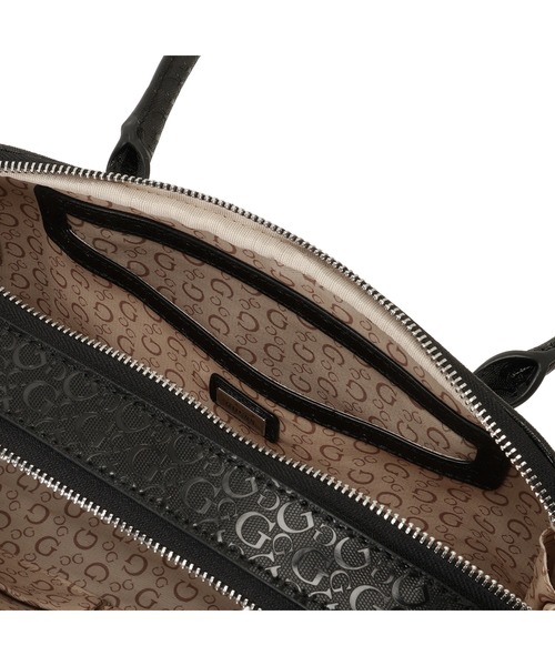 Guess（ゲス）の「CARLA Shoulder Satchel ショルダーバッグ（ショルダーバッグ・レディース・ホワイト/ブラック・ONE SIZE）」の12枚目の写真