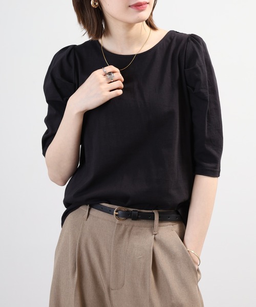 FUNALIVE(ファンアライブ)の「タックパフスリーブカットソー 半端袖 接触冷感(Tシャツ/カットソー・レディース・グレイッシュベージュ/ブラック/オフホワイト・LL/L/3L/M)」の4枚目の写真