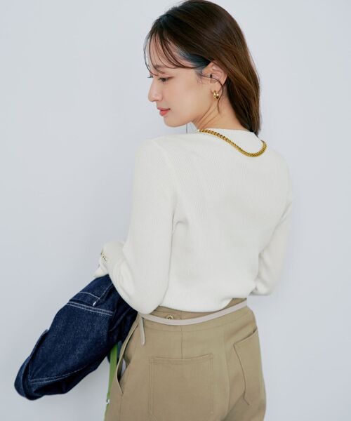 COHINA(コヒナ)の「シルキーコットンゴールドボタンニット 【低身長・小柄女性】(ニット/セーター・レディース・ベージュ/ネイビー/ブルー/その他/ホワイト・ONE SIZE)」の7枚目の写真