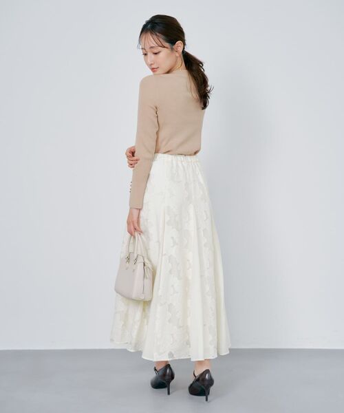 COHINA(コヒナ)の「シルキーコットンゴールドボタンニット 【低身長・小柄女性】(ニット/セーター・レディース・ベージュ/ネイビー/ブルー/その他/ホワイト・ONE SIZE)」の22枚目の写真