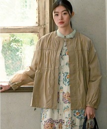 SUPER HAKKA（スーパーハッカ）の「コットンナイロンワッシャー　タイニー・フローラワンポイント刺繍ギャザーブルゾン（ブルゾン）」