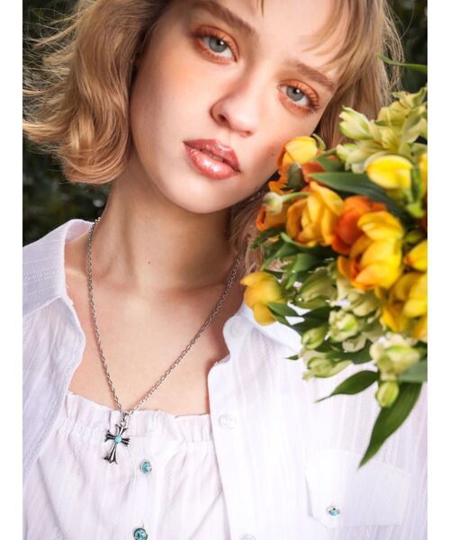 EVRIS(エヴリス)の「MARBLE CROSS MOTIF ネックレス(ネックレス・レディース・シルバー/ゴールド・FREE)」の4枚目の写真