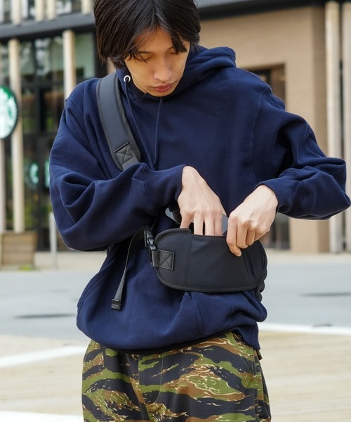 Healthknit(ヘルスニット)の「【HEALTHKNIT/ヘルスニット】【軽量・多機能でフェスや旅行の際にもおすすめ!】フローワンショルダーバッグ ボディバッグ スリングバッグ 縦型 斜めがけ マザーズバッグ ユニセックス(ショルダーバッグ・メンズ・チャコールグレー/グレー/ブラック・FREE)」の8枚目の写真