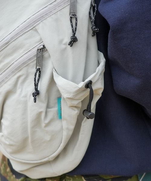 Healthknit(ヘルスニット)の「【HEALTHKNIT/ヘルスニット】【軽量・多機能でフェスや旅行の際にもおすすめ!】フローワンショルダーバッグ ボディバッグ スリングバッグ 縦型 斜めがけ マザーズバッグ ユニセックス(ショルダーバッグ・メンズ・チャコールグレー/グレー/ブラック・FREE)」の17枚目の写真