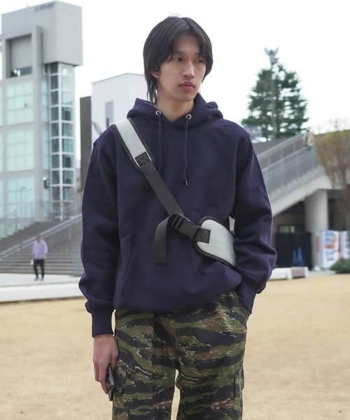 Healthknit(ヘルスニット)の「【HEALTHKNIT/ヘルスニット】【軽量・多機能でフェスや旅行の際にもおすすめ!】フローワンショルダーバッグ ボディバッグ スリングバッグ 縦型 斜めがけ マザーズバッグ ユニセックス(ショルダーバッグ・メンズ・チャコールグレー/グレー/ブラック・FREE)」の21枚目の写真