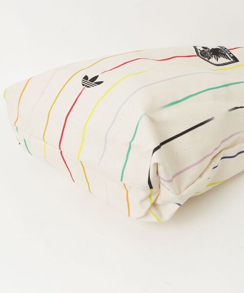 adidas（アディダス）の「サッカー日本代表 2026 アウェイ トートバッグ / アディダス adidas（トートバッグ・メンズ・ホワイト・FREE）」の2枚目の写真