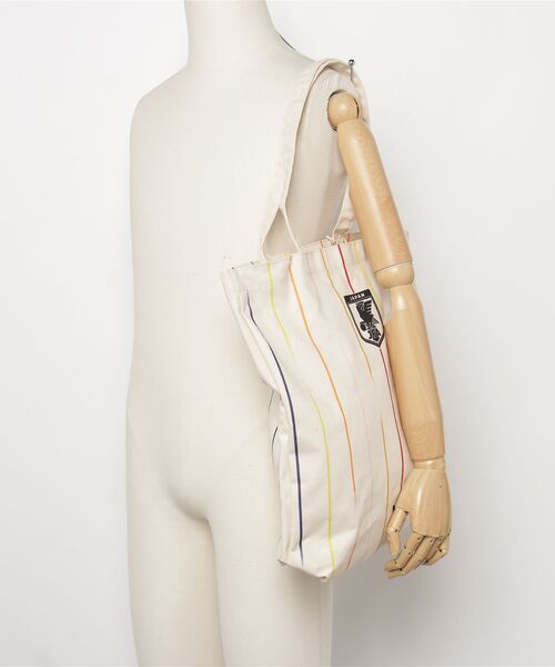 adidas（アディダス）の「サッカー日本代表 2026 アウェイ トートバッグ / アディダス adidas（トートバッグ・メンズ・ホワイト・FREE）」の4枚目の写真