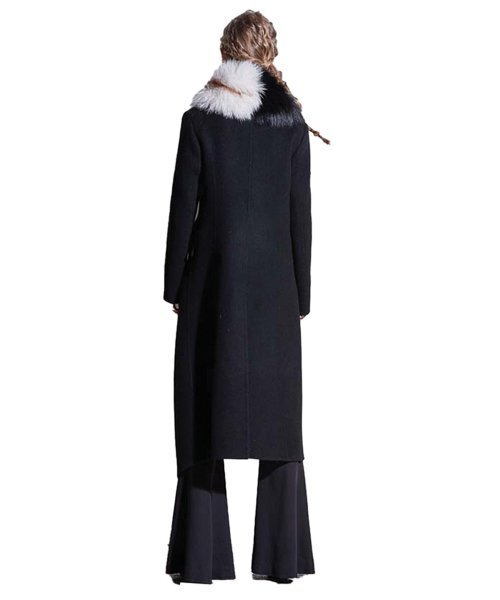 GREEDILOUS(グリディアス)の「ファー ロングコート(チェスターコート・レディース・その他・S/M/L/XS)」の3枚目の写真