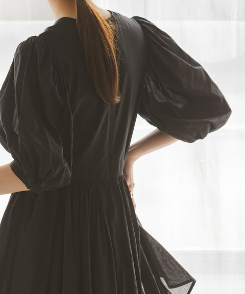 MARIHA(マリハ)の「《WEB・虎ノ門限定追加》MARIHA/マリハ ラストダンスのブラウス(シャツ/ブラウス・レディース・ブラック/ホワイト・38/36)」の4枚目の写真