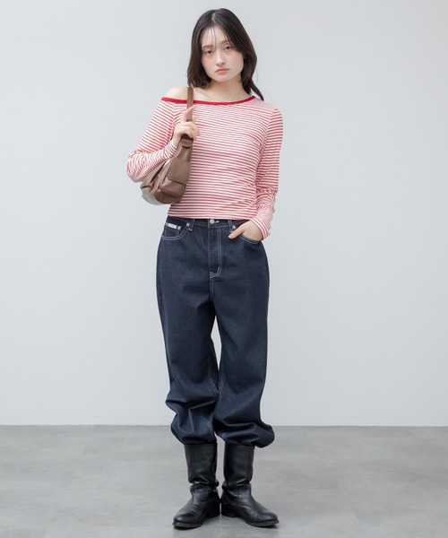 HEILIS(ヘイリス)の「オフショルダーボーダーカットソー / オフショルダー アシンメトリー コンパクト シンプル カジュアル フェミニン レッド ブラック 赤 黒 オフショルダー 春服 夏服 秋服 長袖 トップス ノームコア カットソー シティガール 韓国 インナー ロンT レイヤード(Tシャツ/カットソー・レディース・レッド/ブラック・FREE)」の7枚目の写真
