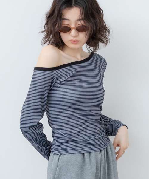 HEILIS(ヘイリス)の「オフショルダーボーダーカットソー / オフショルダー アシンメトリー コンパクト シンプル カジュアル フェミニン レッド ブラック 赤 黒 オフショルダー 春服 夏服 秋服 長袖 トップス ノームコア カットソー シティガール 韓国 インナー ロンT レイヤード(Tシャツ/カットソー・レディース・レッド/ブラック・FREE)」の12枚目の写真